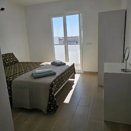 Sunset 2nd F, Портиман